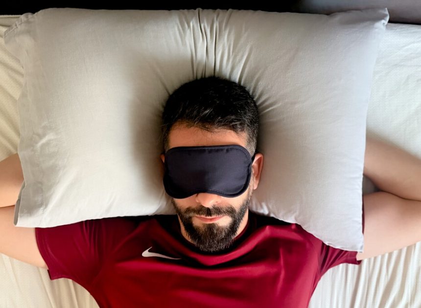 Quería dormir mejor, así que decidí probar el último rincón del lujo: una almohada de 500 euros hecha con plumón siberiano