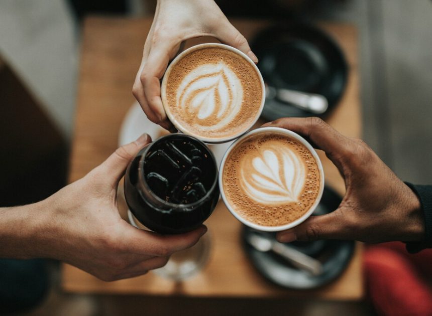 Cada vez hay más estudios que vinculan el café con vivir más. Y es muy fácil meter la pata al preparar ese café ‘filosofal’
