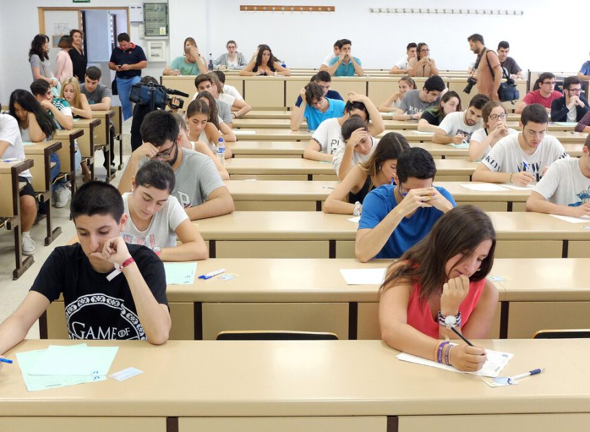 Estudiar mucho está bien, pero hay otro factor que influye en que apruebes o suspendas: la hora del examen