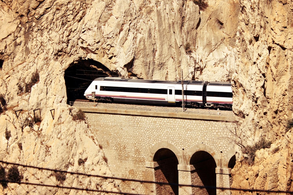 La liberalización del tren en España ha sido un éxito para los viajeros. El problema es que las empresas están perdiendo un dineral