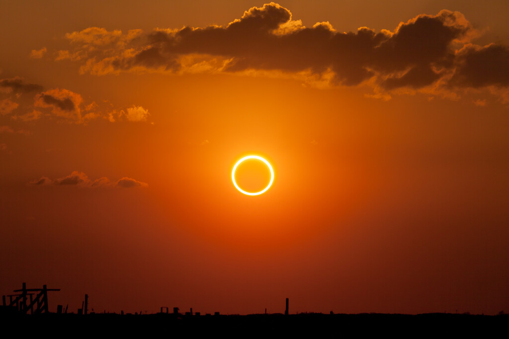 España vivirá tres eclipses solares seguidos: es tan inusual que el Gobierno ha creado una comisión para posibles crisis