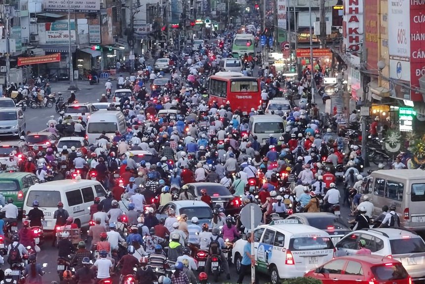 Creíamos que las ZBE de España eran una idea ambiciosa hasta que descubrimos el plan de Vietnam: acabar con sus motos