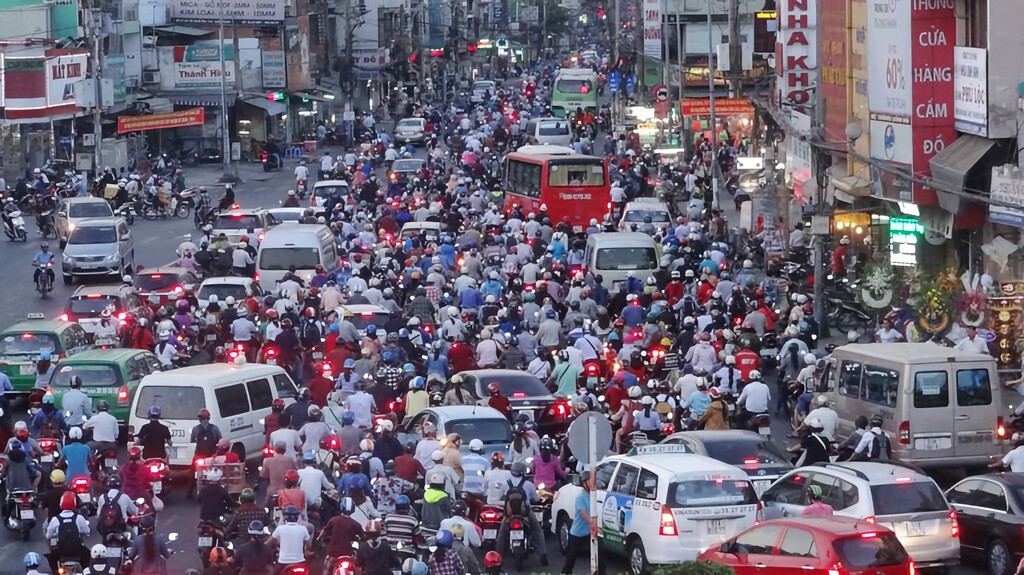 Creíamos que las ZBE de España eran una idea ambiciosa hasta que descubrimos el plan de Vietnam: acabar con sus motos