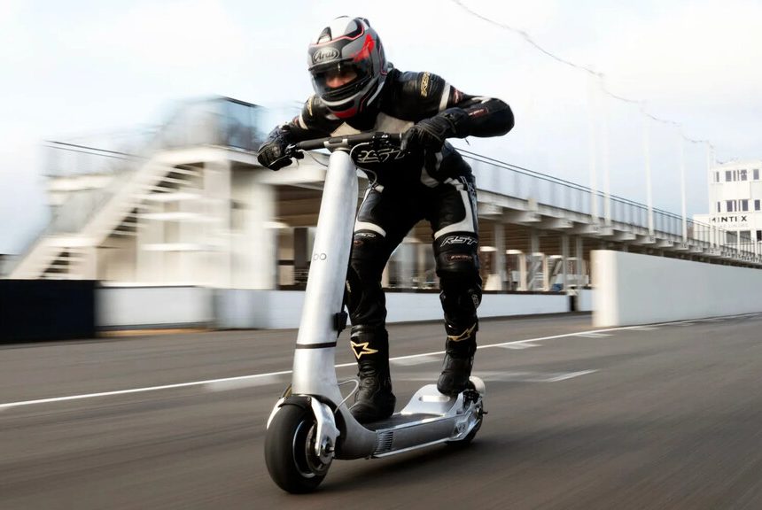 Hay patinetes que van rápido, hay patinetes que van muy rápido y luego hay patinetes como The Turbo: a 160 km/h