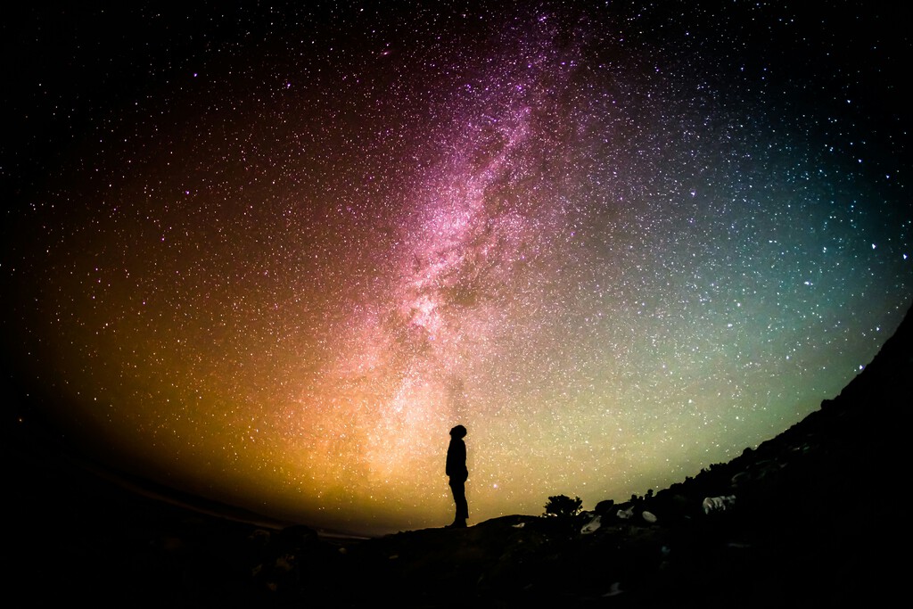 La Tierra está atrapada en un vacío gigante del cosmos, según los científicos que analizaron el «sonido del Big Bang»