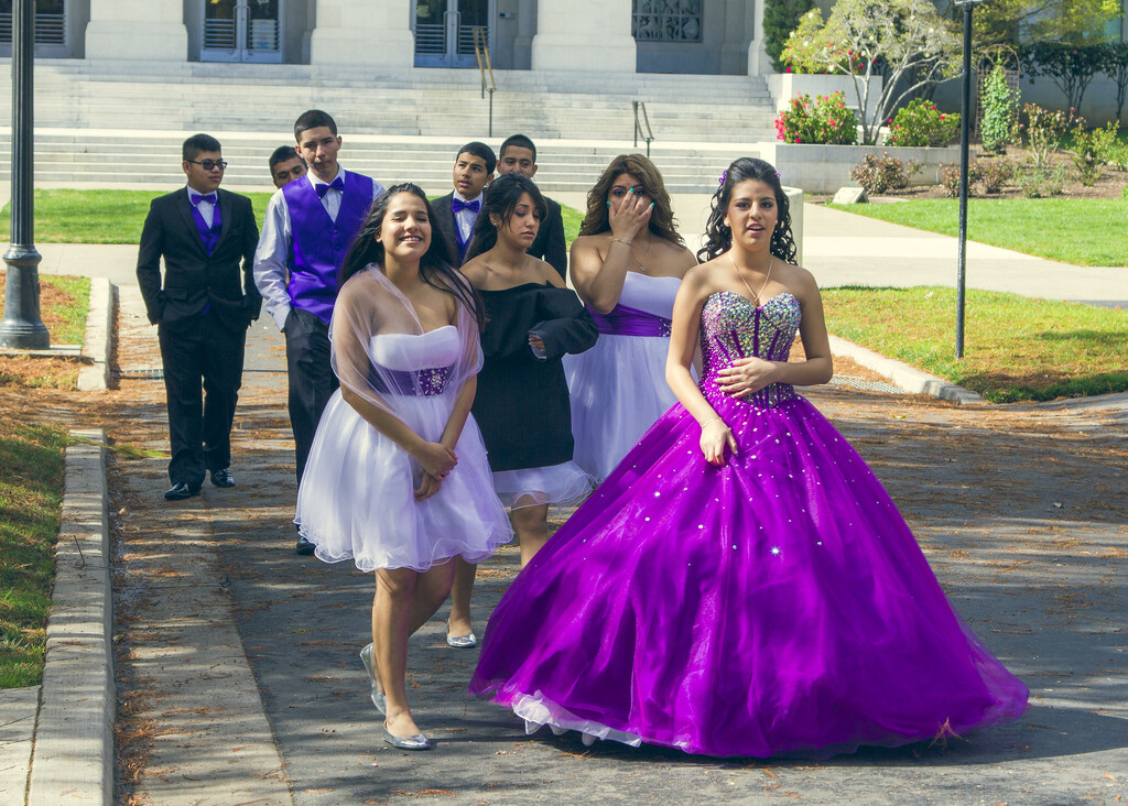 «Vienen de invitadas y se encaprichan»: cómo la fiesta latina de los 15 años está calando entre las jóvenes madrileñas
